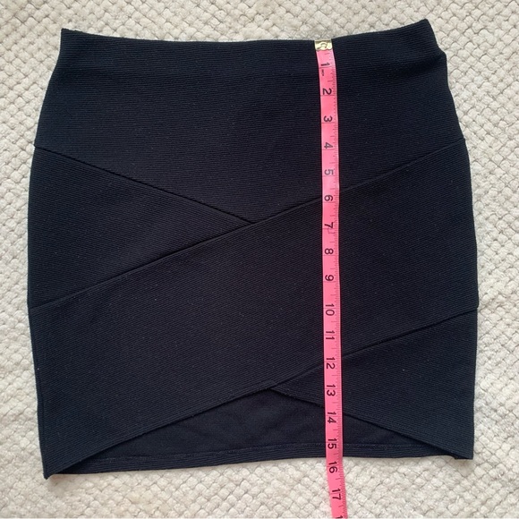 Forever 21 Black Mini Skirt - Picture 3 of 4